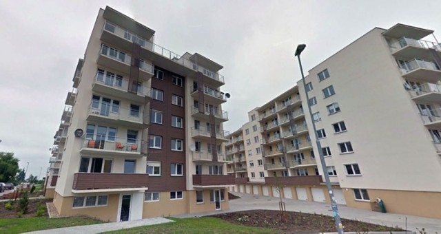 Do zdarzenia doszło w nocy z soboty na niedzielę, 24 marca, na ul. Obywatelskiej w Zielonej Górze. 19-latek wypadł z okna mieszkania na trzecim piętrze. Ciężko ranny jest w szpitalu.