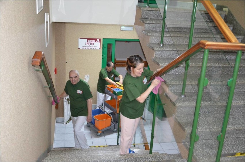 Przy DPS w Skrzynnie powstało przedsiębiorstwo społeczne. Oferuje m.in. usługi sprzątania [FOTO]