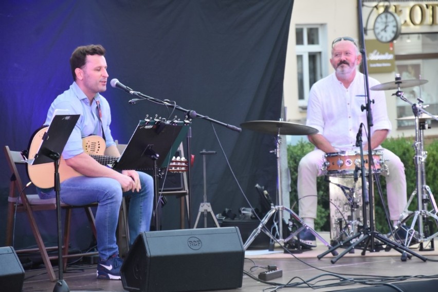 Na wągrowieckim Rynku odbył się koncert „Witek Żuromski Gipsy Swing Trio”