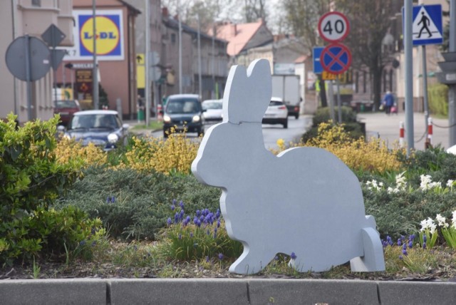 Wielkanoc 2021. Minister zdrowia, Adam Niedzielski przyznał, że tegoroczne święta wielkanocne będą podobne do tych sprzed roku. Ale jest też nadzieja, że tuż po świętach rząd zacznie zdecydowanie bardziej luzować obostrzenia. 

Co nas czeka po świętach? Czy będzie luzowanie obostrzeń? Jakie branże mogą zostać otwarte? Czytajcie szczegóły na kolejnych stronach ---->