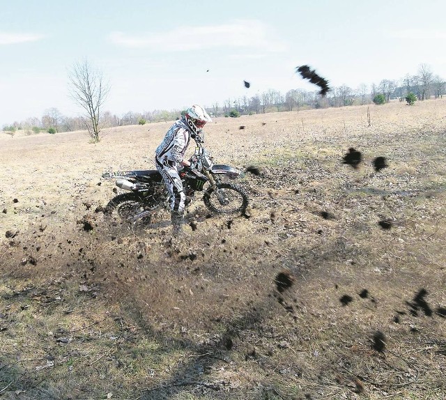 Motocyklista Bartłomiej Tejchman chciałby, aby tor tu powstał