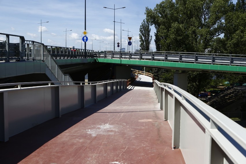 Kładka pieszo-rowerowa pod mostem Łazienkowskim tuż przed...