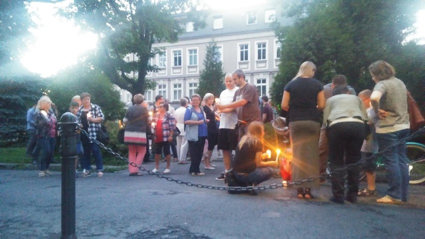 Protest w Żywcu przeciw reformie sądów. Ludzi coraz więcej [ZDJĘCIA] 