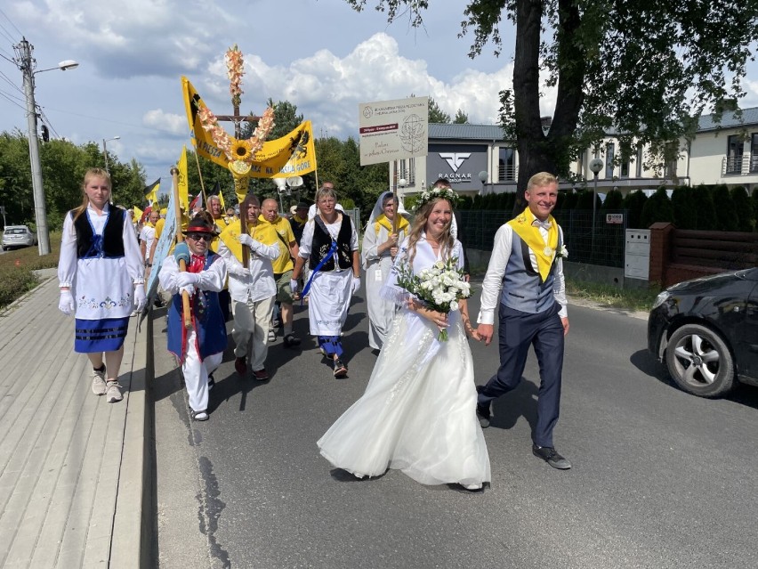 W poniedziałek Kaszubi byli w Sieradzu, dziś z fasonem...