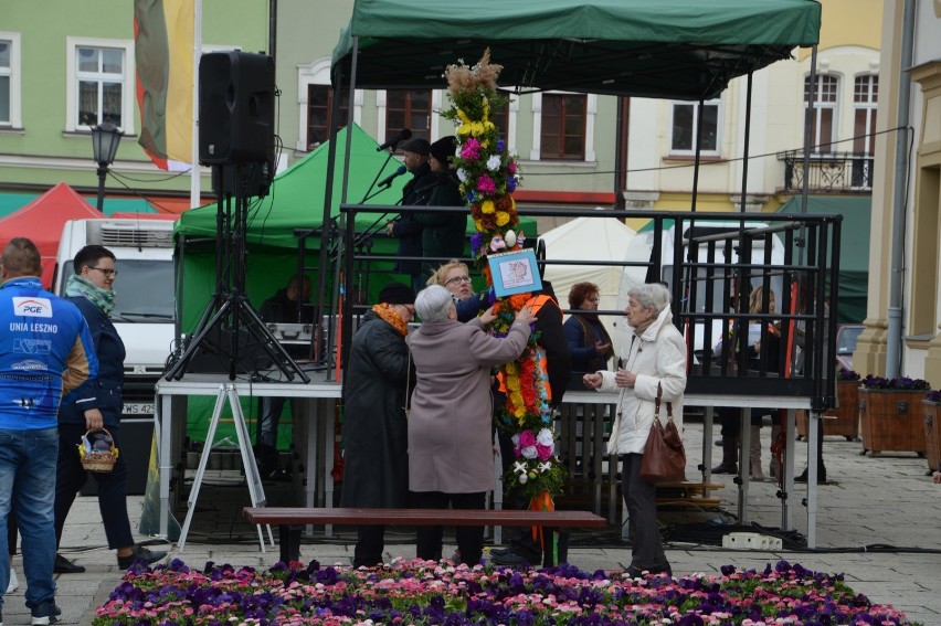 Rawicz. Czyja palma najpiękniejsza? Rywalizacja podczas jarmarku wielkanocnego [FOTO]