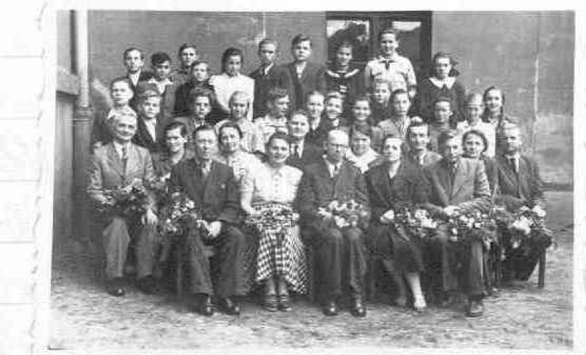 Szkoła Podstawowa nr 2 w Oleśnicy na starej fotografii