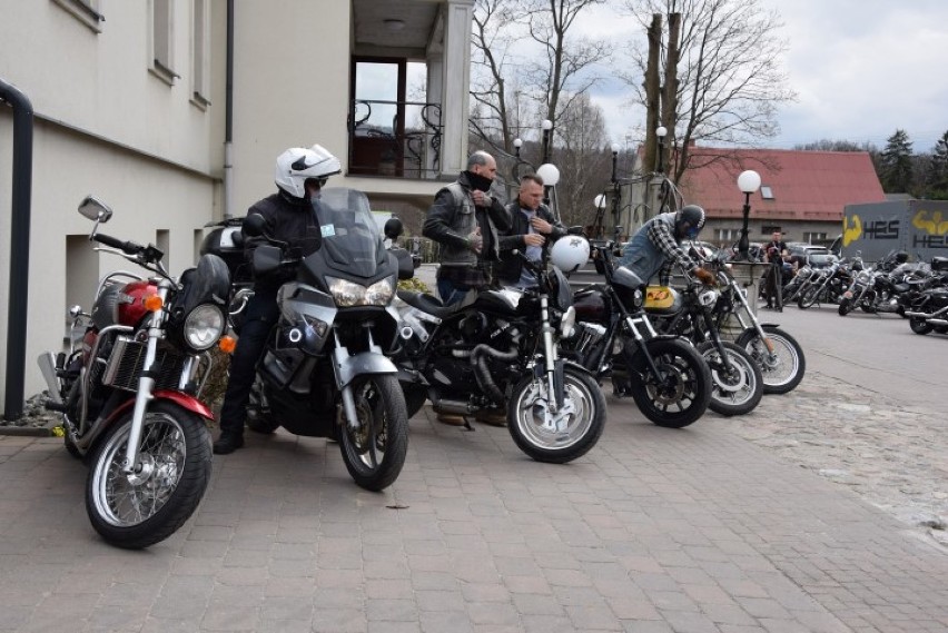 Motocykliści zjechali do Przywidza na Alternatywne Targi Kultury Motocyklowej Customs Days [ZDJĘCIA, WIDEO]