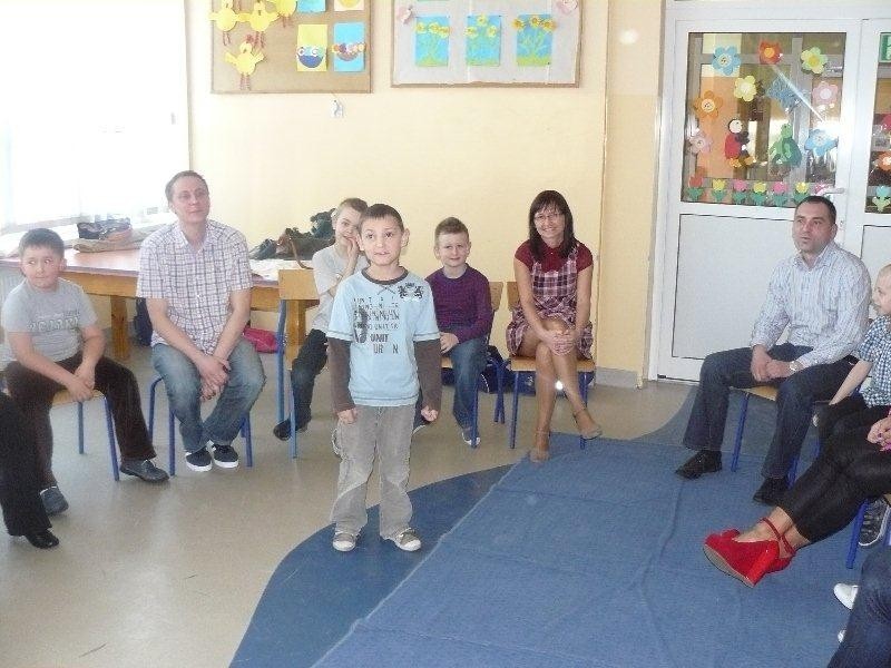 Szkoły Żory: Niecodzienne spotkanie uczniów z rodzicami w ZS nr 8 FOTO