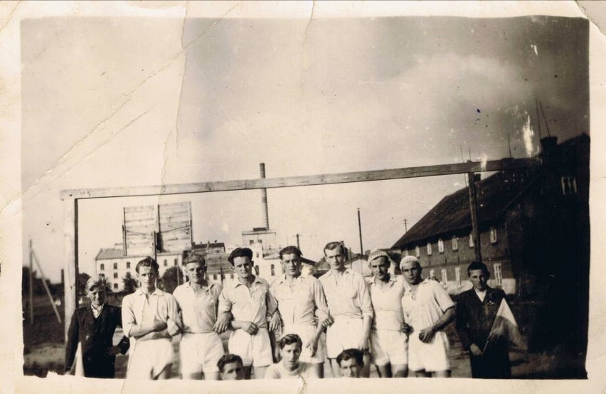 Klub Sportowy przy Cukrowni Zbiersk, 1945r. 
Od lewej: H....