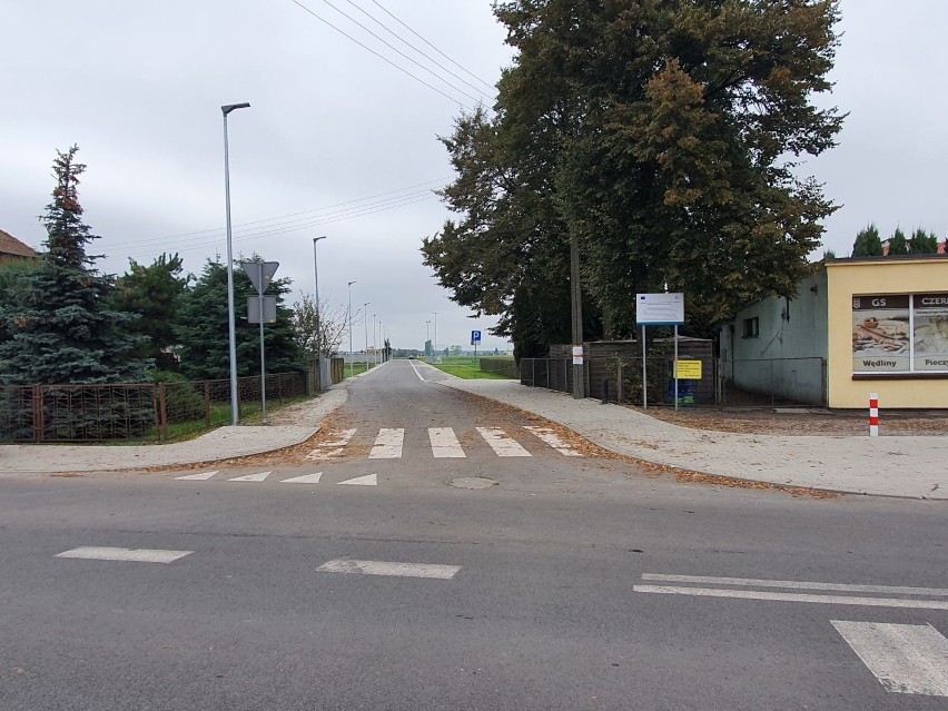 Zakończyła się przebudowa drogi przy szkole w Broniszewicach
