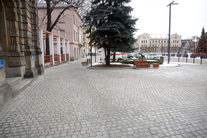 Legnica: Przebudowa Placu Słowiańskiego praktycznie się zakończyła, jak ją oceniacie? Zobaczcie aktualne zdjęcia