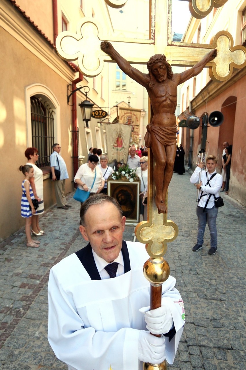 Procesja Bożego Ciała w Lublinie. "Dajecie światu znak, że jesteście dumni z bycia częścią Kościoła" (ZDJĘCIA, WIDEO)