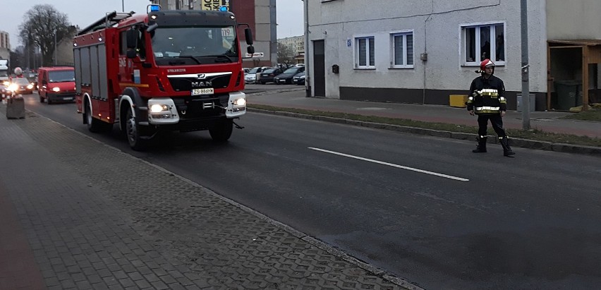 Strażacy i policja interweniowały przy ulicy Piłsudskiego w...