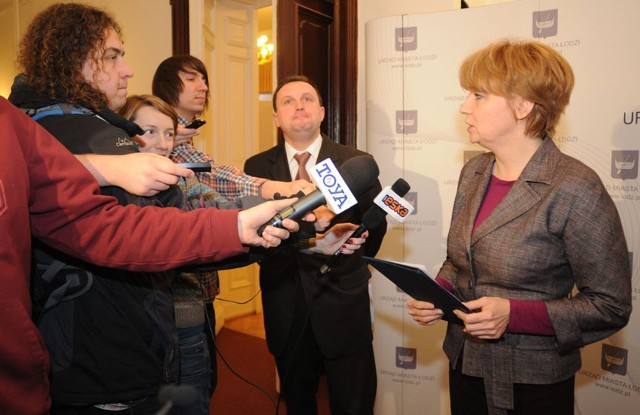 Skarbnik miasta Krzysztof Mączkowski i prezydent Hanna Zdanowska zapowiedzieli na czwartkowej konferencji kolejne cięcia w budżecie Łodzi.