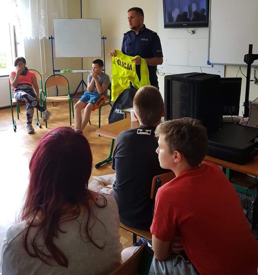 Powiat gdański: Policjanci wizytowali miejsca wypoczynku młodzieży [ZDJĘCIA]