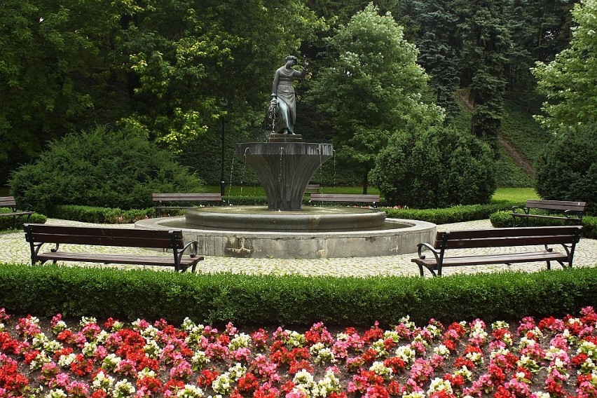 Park Stefana Żeromskiego niedaleko placu Wilsona