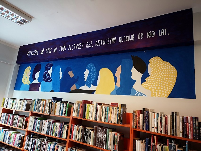 Uczniowie Plastyka stworzyli murale w słupskiej bibliotece [zdjęcia]