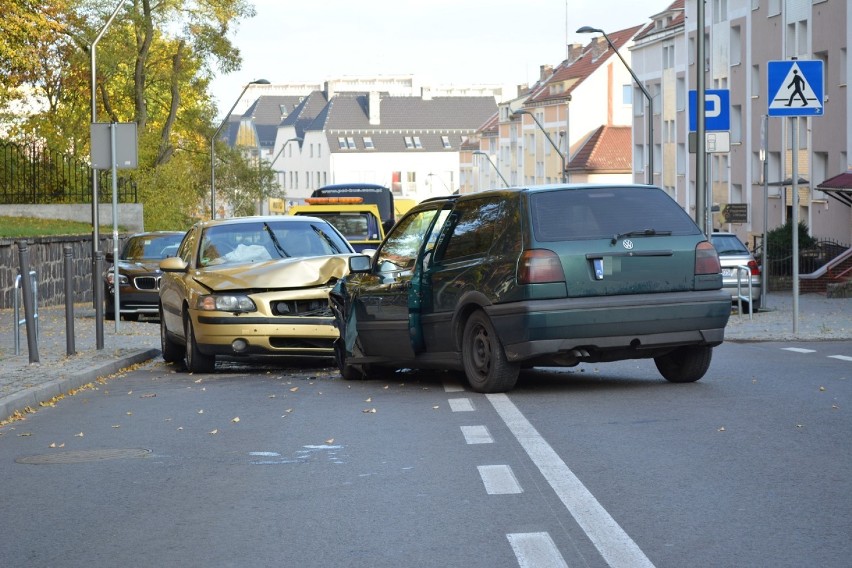 Wypadek na ul. Chrobrego. Policja szuka świadków