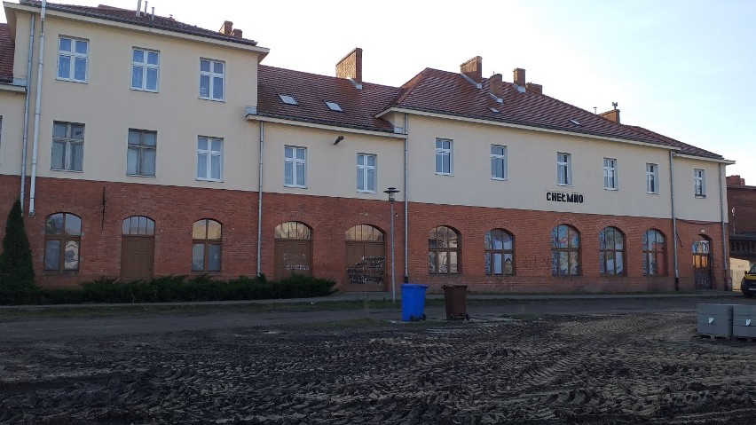 Na razie po obecności PKP w Chełmnie został budynek dawnego...