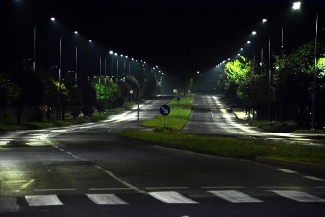 Dąbrowskie ulice rozświetla coraz więcej nowoczesnych lamp ledowych