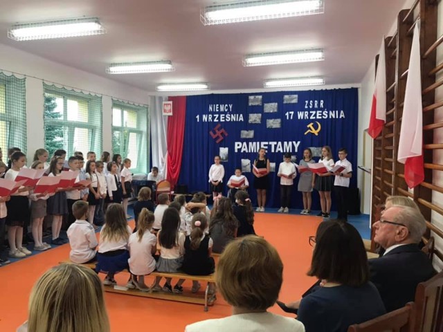 Obchody rocznicy agresji ZSRR na Polskę w Szkole Podstawowej w Sieńcu