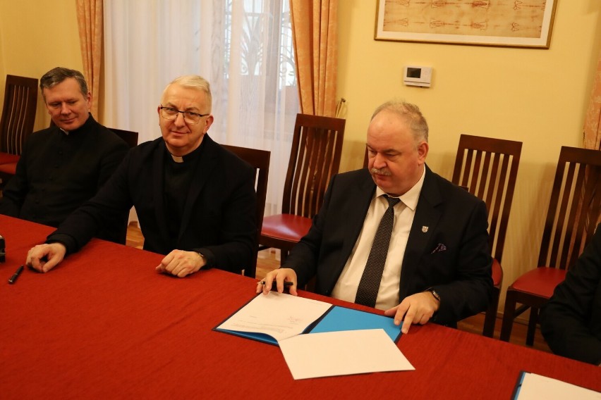 Archidiecezja Przemyska otrzymała 5 mln złotych dotacji od...