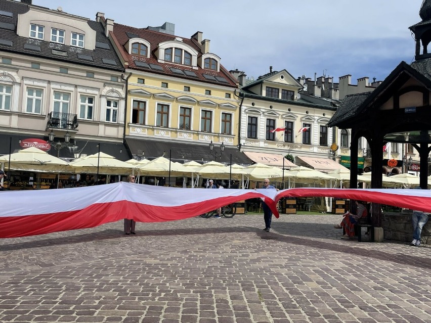 Platforma Obywatelska świętuje Dzień Flagi na Rynku w Rzeszowie [ZDJĘCIA]