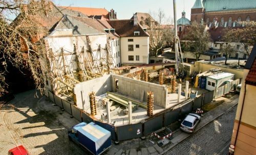 Wrocław: Kuria odbudowuje kamienicę, którą bezprawnie wyburzyła