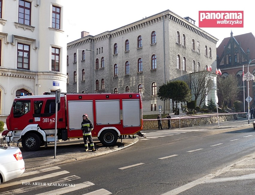 Po zgłoszeniu o ładunku wybuchowym, który miał być podłożony...