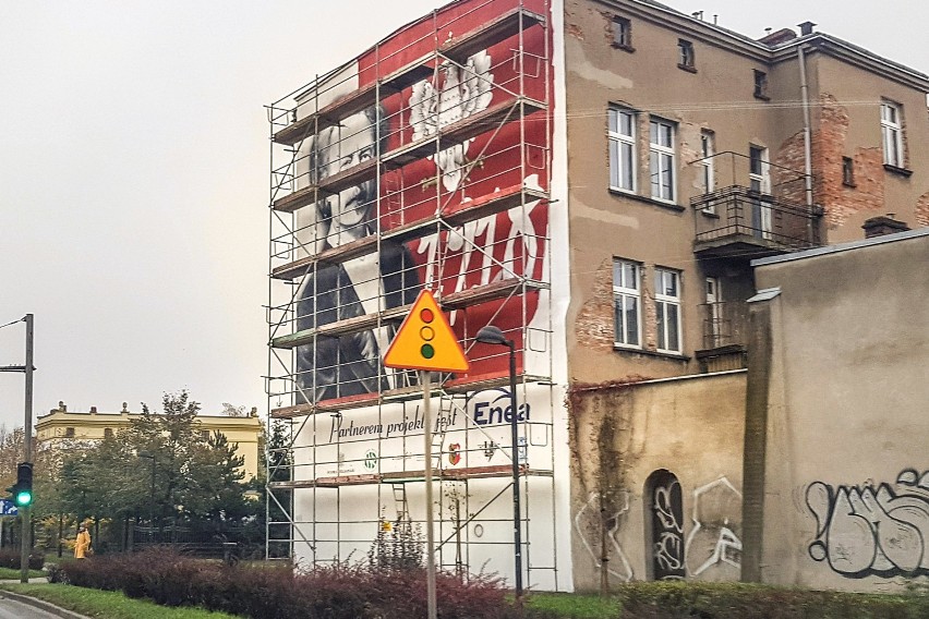Nowy mural niepodległościowy powstaje właśnie przy Alejach Jana Pawła II