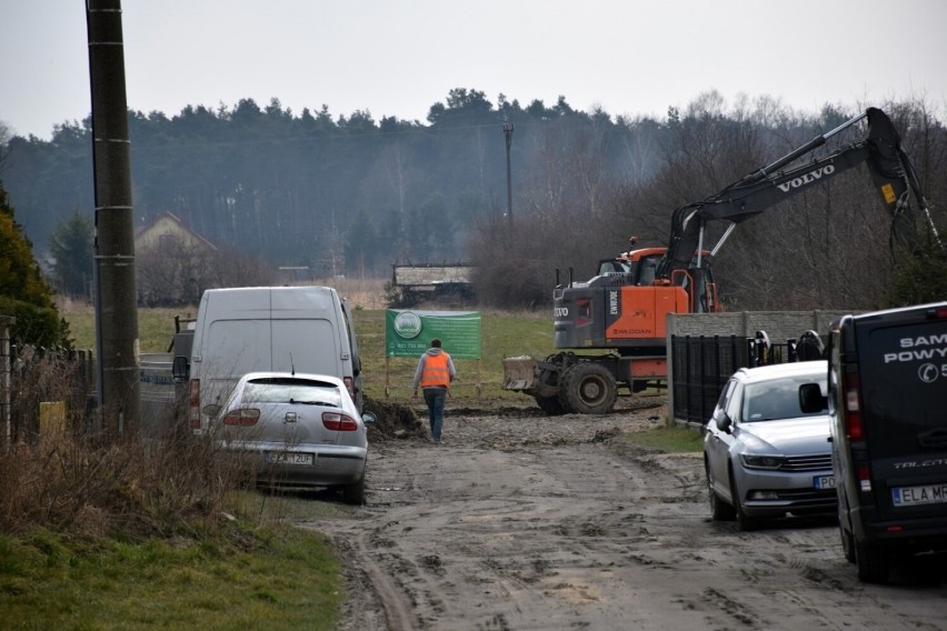 Wielka drogowa inwestycja ruszyła w gminie Łask. Gdzie zostaną przeprowadzone prace za 18 mln zł? ZDJĘCIA