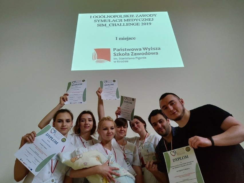 Studentki pielęgniarstwa Państwowej Wyższej Skoły Zawodowej w Krośnie wygrały Ogólnopolskie Zawody Symulacji Medycznej [ZDJĘCIA]