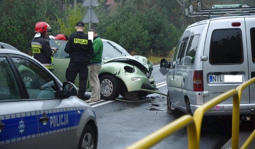 Zderzenie dwóch aut osobowych na odcinku DK5 w Kołaczkowie....