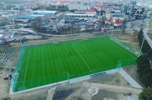 Tak prezentuje się nowoczesne boisko ze sztuczną nawierzchnią na obiekcie Skawy Wadowice