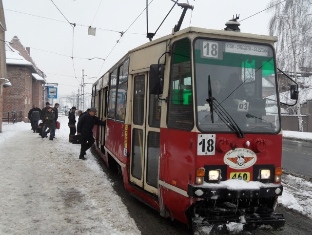 Tramwaj linii nr 18 kursuje od Bytomia do Rudy Śląskiej. Są miejsca, gdzie jest to jedyny środek transportu