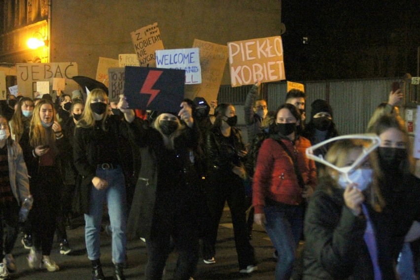 Protest antyPiSowski przeszedł ulicami Krotoszyna [ZDJĘCIA + FILM]