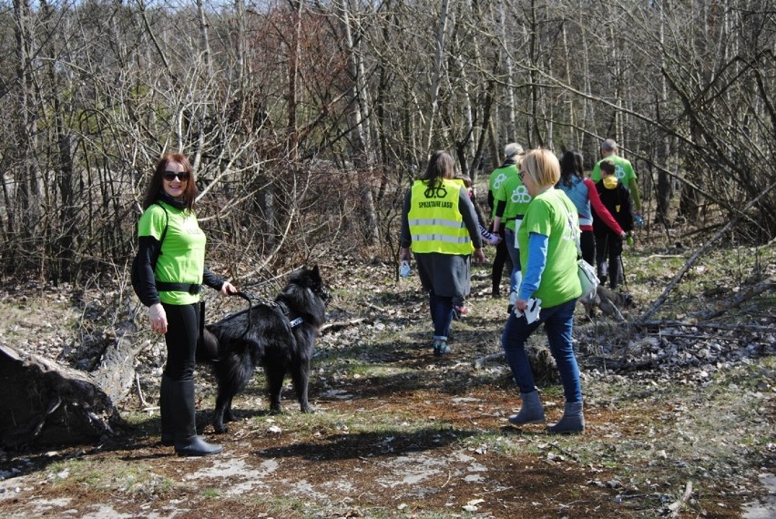 Leszy - Miłośnicy czystych lasów z Bełchatowa sprzątali lasy...