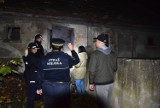 Oborniki. Policjanci i urzędnicy pomagają bezdomnym. Trwają patrole pustostanów