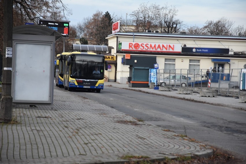 Na terenie zajezdni  złodzieje pojawili się przed południem...