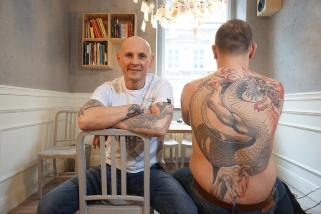 Sławomir Frączek jest pionierem tatuażu w Polsce i na swoim koncie ma tysiące dzieł i arcydzieł malowanych na skórze