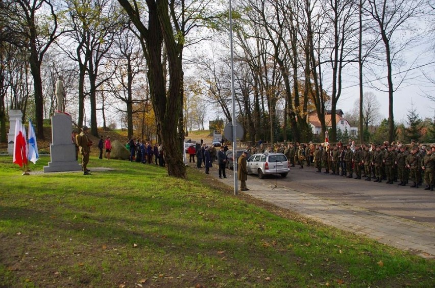Sosnowiec: Pomnik Nieznanego Żołnierza po 75 latach powrócił do Zagórza [ZDJĘCIA]