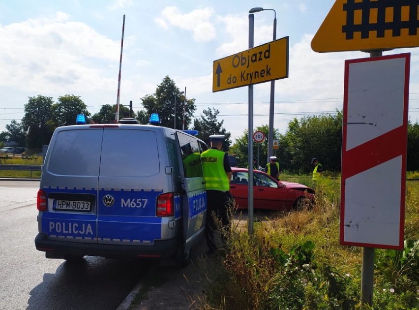 Zderzenie dwóch samochodów na skrzyżowaniu. Kierowca beemki był pod wpływem marihuany i amfetaminy