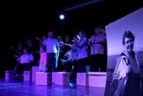 Środowiskowy Dom Samopomocy w Międzychodzie wraz z BPiCAK zaprosili na spektakl teatralny "Pudełko szczęścia"