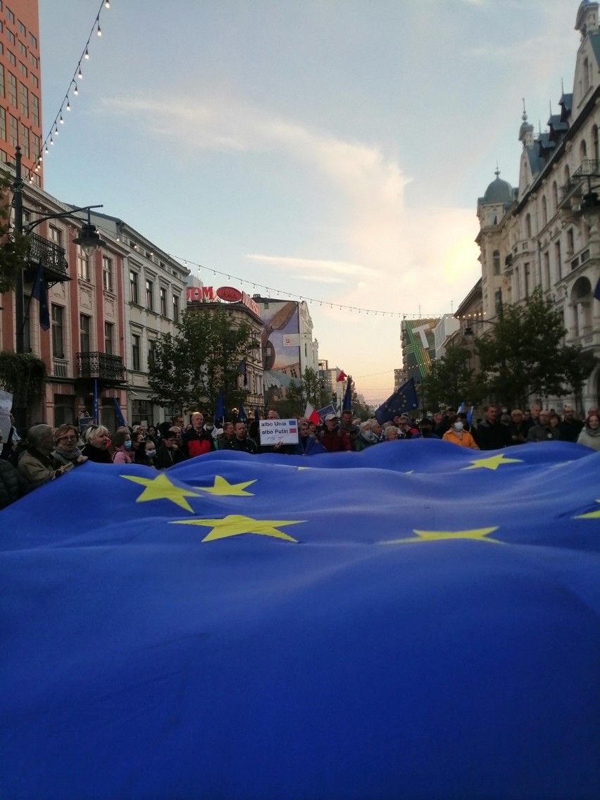 Manifestanci podkreślali europejskie wartości i korzyści,...