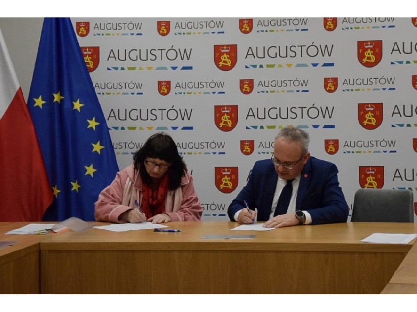 Kolejni mieszkańcy Augustowa podpisali umowy na...