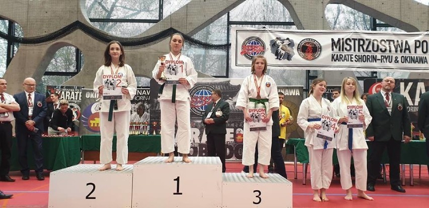 Grad medali dla zawodników Przemyskiego Klubu Shorin-Ryu Karate na mistrzostwach Polski [ZDJĘCIA]