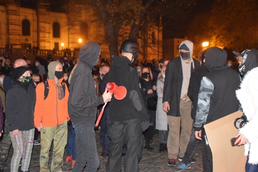 "Gniezno nie stoi, biskupów się nie boi" - protest...