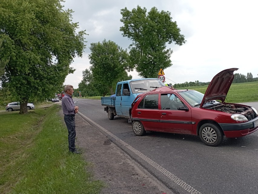 Wypadek w Sierakowicach Prawych. Kobieta z poważnymi obrażeniami trafiła do szpitala