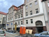 Trwają remonty miejskich kamienic przy ul. Kubeckiego w Wałbrzychu. Z dnia na dzień coraz ładniej ZDJĘCIA