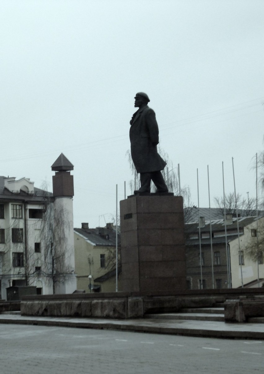 "Zawsze tu byłem, jestem i będę"  - pomnik Lenina. fot....